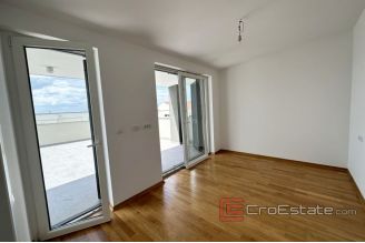 007 2043 68 Penthouse in the second row to the sea for salet