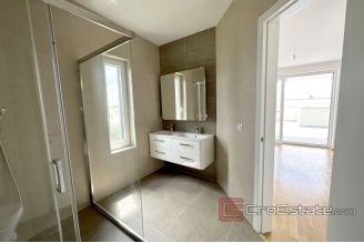 007 2043 68 Penthouse in the second row to the sea for salet