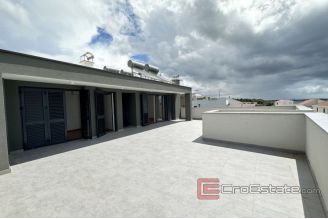 007 2043 68 Penthouse in the second row to the sea for salet
