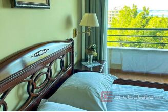 007 5256 30 Split area Luxury apartment with sea view for rent