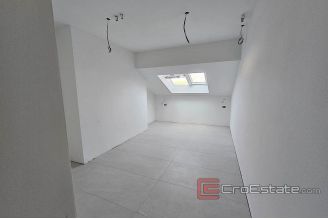 005 1014 23 Porec apartment in center for sale