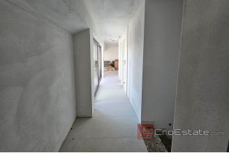 005 1014 23 Porec apartment in center for sale