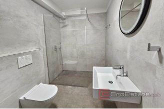 006 1014 24 Porec apartment in center for sale