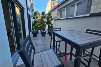 006 1014 24 Porec apartment in center for sale