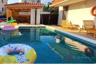 009 2035 88 near trogir two sea view houses for sale