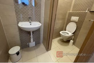 010 2030 52 Split area bussines space for rent