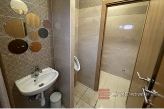 010 2030 52 Split area bussines space for rent