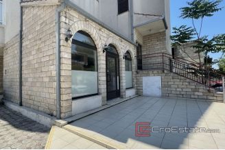 010 2030 52 Split area bussines space for rent