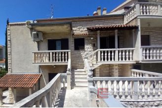 018 2031 80 split house near center for sale