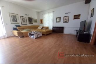 018 2031 80 split house near center for sale