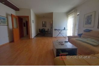 018 2031 80 split house near center for sale