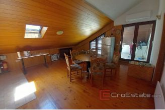 018 2031 80 split house near center for sale