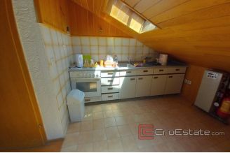 018 2031 80 split house near center for sale