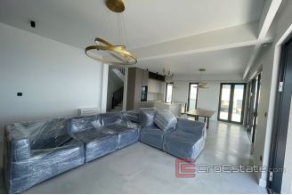 020 2035 25 island ciovo villa in great location for sale