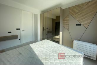 020 2035 25 island ciovo villa in great location for sale