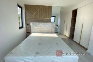 020 2035 25 island ciovo villa in great location for sale