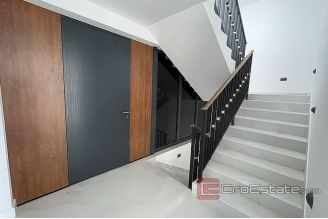 020 2035 25 island ciovo villa in great location for sale