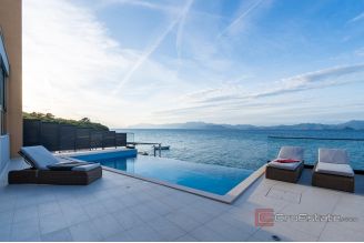 020  5259 30 Dubrovnik house in first row to the sea for sale