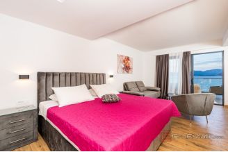 020  5259 30 Dubrovnik house in first row to the sea for sale