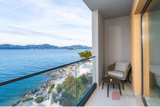 020  5259 30 Dubrovnik house in first row to the sea for sale