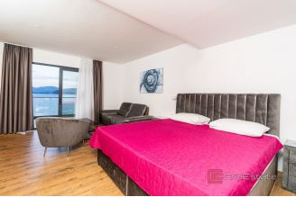 020  5259 30 Dubrovnik house in first row to the sea for sale