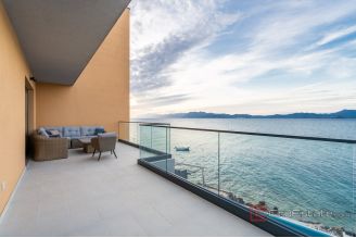 020  5259 30 Dubrovnik house in first row to the sea for sale