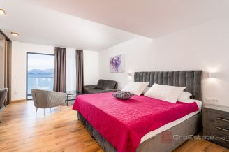 020  5259 30 Dubrovnik house in first row to the sea for sale