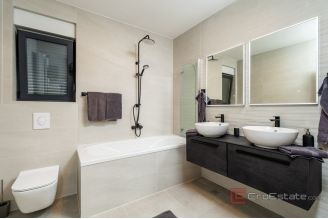 020  5259 30 Dubrovnik house in first row to the sea for sale