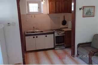 009 5261 30 Brac house for renovation for sale