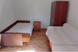 009 5261 30 Brac house for renovation for sale