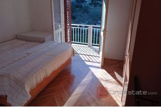 009 5261 30 Brac house for renovation for sale