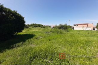 003 2016 554 Split Building plot in an industrial zone