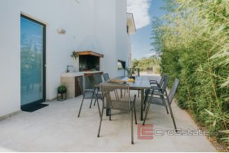 020 5264 30 Istra villa with pool for sale