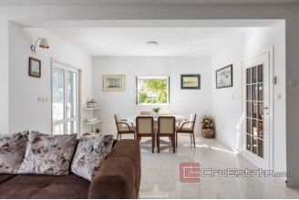 017 2035 91 Ciovo Villa first row to the sea for sale