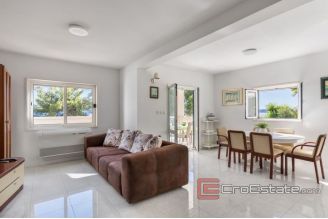 017 2035 91 Ciovo Villa first row to the sea for sale