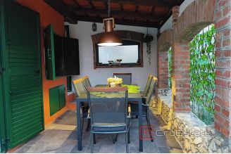 010 2022 366 near trogir renovated seafront house for sale