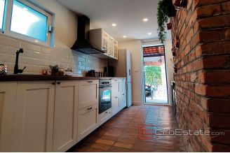010 2022 366 near trogir renovated seafront house for sale