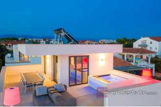 020 2021 343 Zadar villa first row to the sea for sale