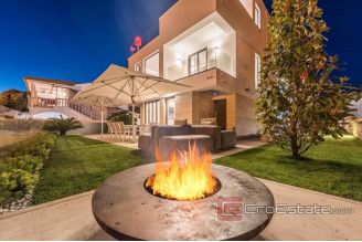 020 2021 343 Zadar villa first row to the sea for sale