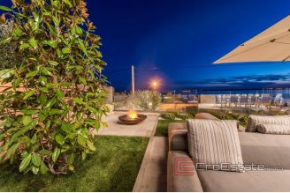 020 2021 343 Zadar villa first row to the sea for sale