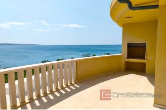 017 2021 345 Pag Apartment first row to the sea for sale
