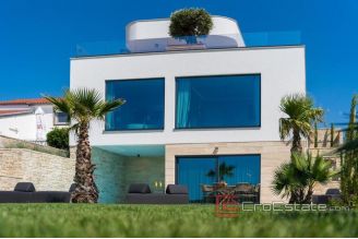 019 2021 346 zadar exclusive villa first row to the sea for sale
