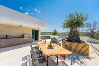019 2021 346 zadar exclusive villa first row to the sea for sale
