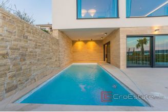 019 2021 346 zadar exclusive villa first row to the sea for sale