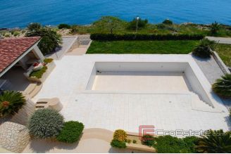 018 2021 349 island pag penthouse first row to the sea for sale