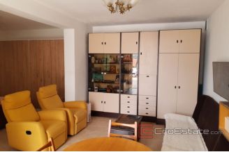 014 5266 30 Pag apartment house with sea view for sale