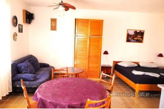 014 5266 30 Pag apartment house with sea view for sale