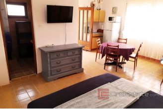 014 5266 30 Pag apartment house with sea view for sale