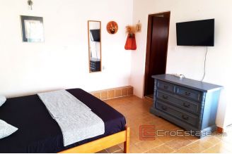 014 5266 30 Pag apartment house with sea view for sale