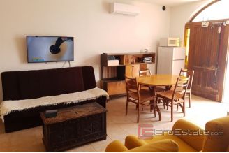 014 5266 30 Pag apartment house with sea view for sale